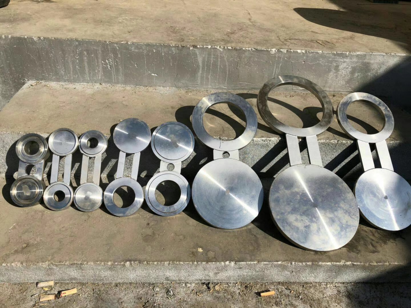 锻打八字盲板|盲板生产厂家